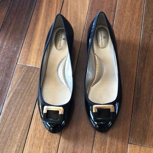 Bandolino black wedge flats